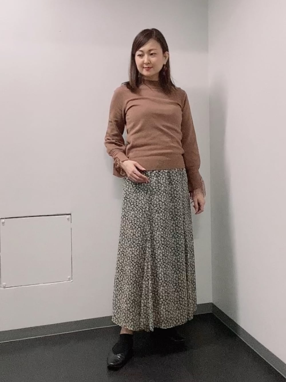 スカートを使った「ピンクブラウン」の人気ファッション