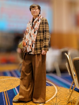 「アイテム（スラックス）」を使った、tsuccieさん（メンズ・180cm・50代）の秋コーディネート