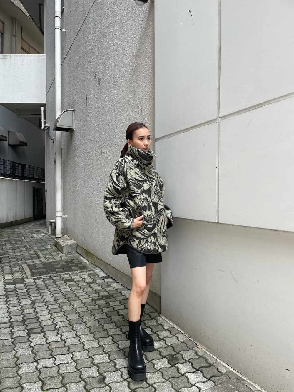 その他のその他トップスを着用したレディースの冬コーディネートの1枚目の写真