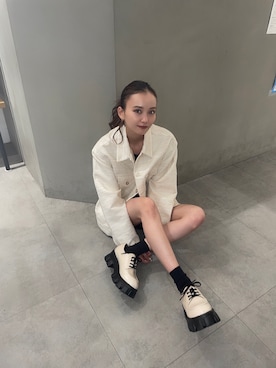 「EMODA（エモダ）のワイドボリュームローファー（ローファー）」を使った、濱田 萌衣(EMODA)さん（レディース・162cm）の秋コーディネート