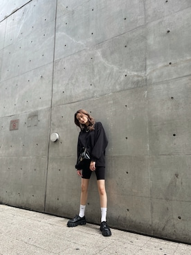 「EMODA（エモダ）のワイドボリュームローファー（ローファー）」を使った、濱田 萌衣(EMODA)さん（レディース・162cm）の秋コーディネート