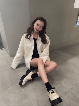 「EMODA（エモダ）のワイドボリュームローファー（ローファー）」を使った、濱田 萌衣(EMODA)さん（レディース・162cm）の秋コーディネート