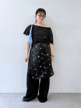 「Omekashi（オメカシ）のラッフルブラウス（シャツ/ブラウス、ブラック系）」を使った、mmmiさん（レディース・154cm）の夏コーディネート