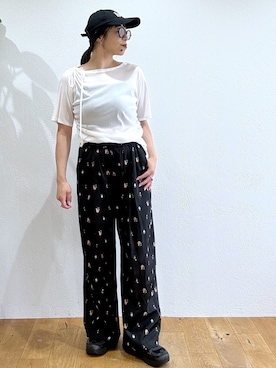 「Omekashi（オメカシ）の【肩紐のアレンジ可能◎】シアーベロアドロストTシャツ（Tシャツ/カットソー、ホワイト系）」を使った、mmmiさん（レディース・154cm）の夏コーディネート
