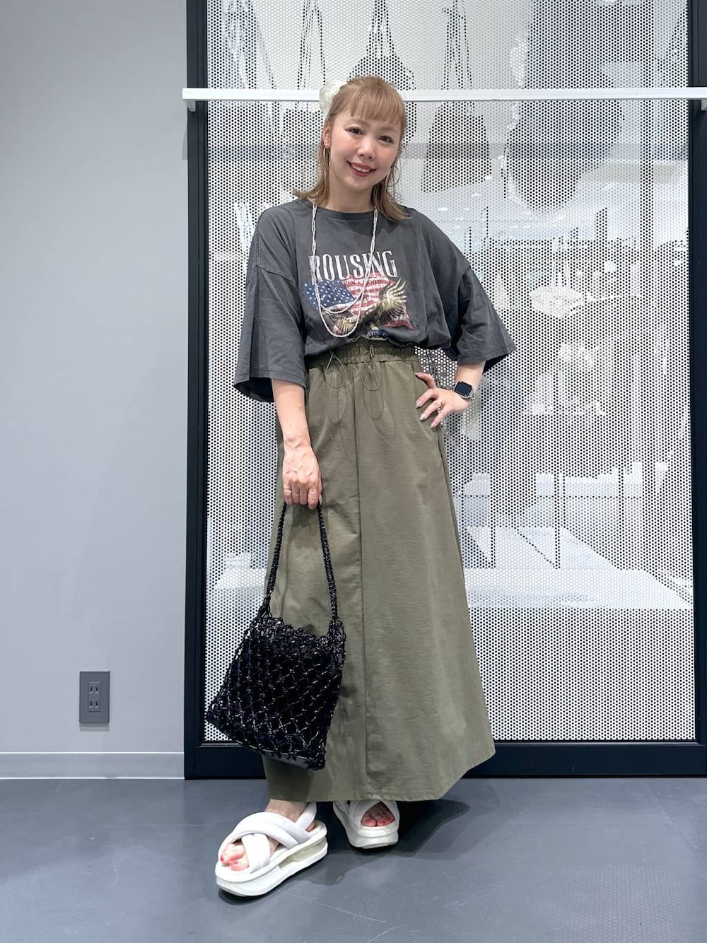 「着痩せ、ママコーデ、ラフ、きれいめ、ガーリー、LAKOLE、シンプル、カジュアル、差し色コーデ」｜「LAKOLEのステンレスワンタッチビッグフープピアス / 144604（ピアス（両耳用）、その他）」を使った、riya.さん（レディース・158cm）の夏コーディネートの1枚目の写真