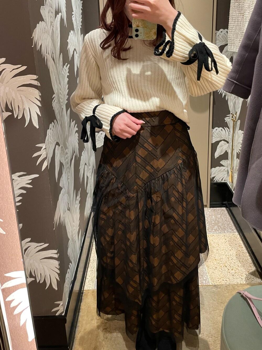 「休日スタイル、ootd、低身長コーデ、シンプル、ブーツ、ブラック、ニット、フェミニン、オトナ女子、titty&Co.、春コーデ、Herlipto、スカート、ORiental TRaffic(ORiental TRaffic)、furla」｜「Herliptoのアイテム（スカート、ブラック系）」を使った、tさん（レディース・157cm）の冬コーディネートの1枚目の写真