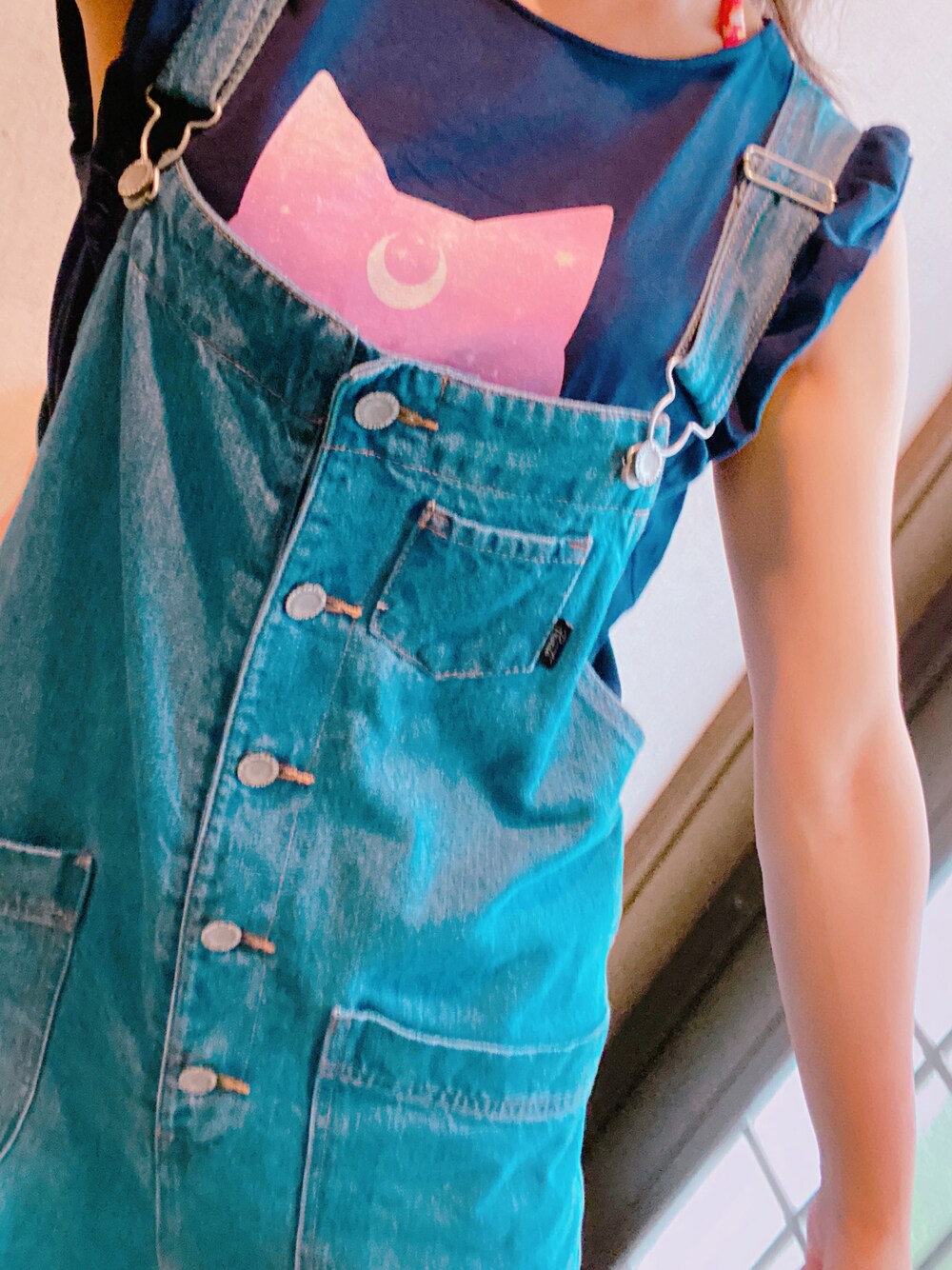 「セーラームーンコラボ、オーバーオール」｜「GUのアイテム（Tシャツ/カットソー、ブルー系）」を使った、まはろさん（レディース・159cm）の夏コーディネートの1枚目の写真