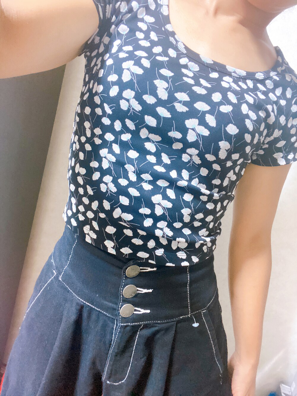 「ママコーデ、ママファッション」｜「UNIQLOのアイテム（Tシャツ/カットソー、ブラック系）」を使った、まはろさん（レディース・159cm）の秋コーディネートの1枚目の写真