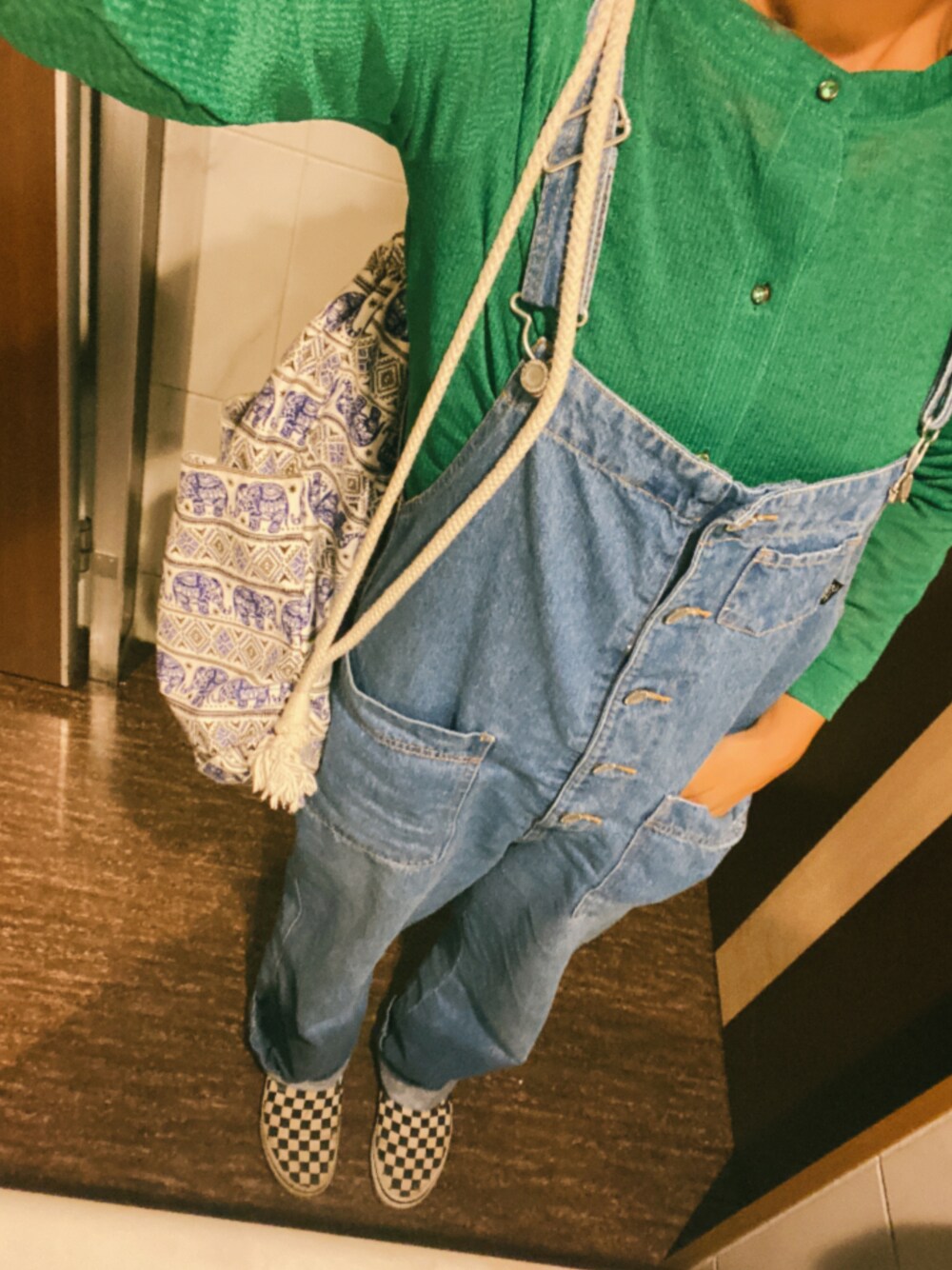 「ママコーデ、ママファッション」｜「Ray BEAMSのVANS / SLIP ON（スニーカー、その他）」を使った、まはろさん（レディース・159cm）の秋コーディネートの1枚目の写真