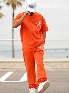 「アイテム（スウェットパンツ、レッド系）」を使った、adamsJUGGLERさん（メンズ・173cm）の春コーディネート