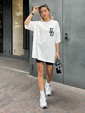 「EGOIST（エゴイスト）のアイテム（Tシャツ/カットソー）」を使った、EGOIST staffさん（レディース・165cm）の夏コーディネート