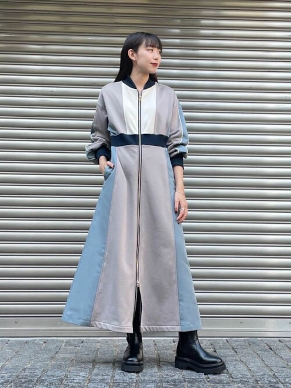 近藤 真梨さんの「スウェットロングワンピース（CITY TOKYO）」を使ったコーディネートの1枚目の写真