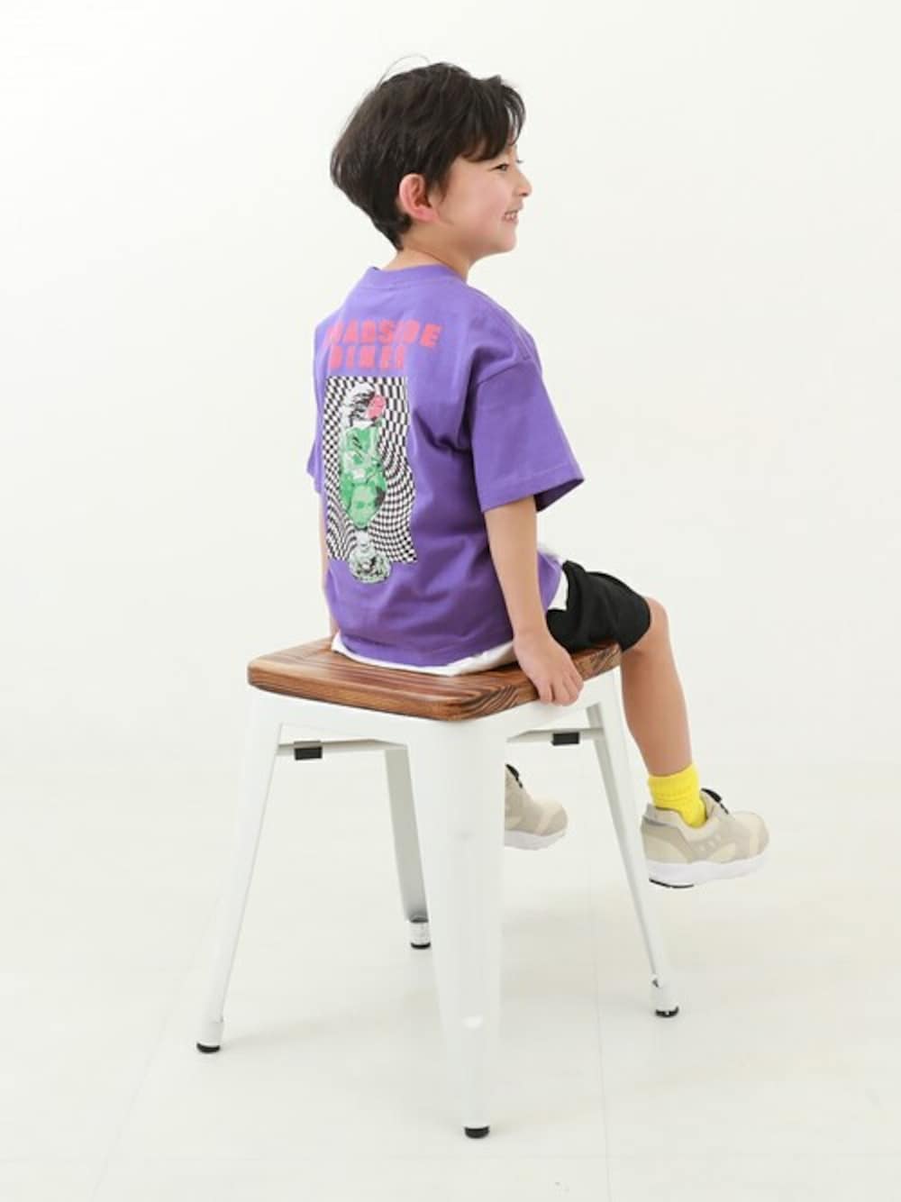 「devirockのデビラボ BIGシルエット プリント半袖Tシャツ（Tシャツ/カットソー、パープル系）」を使った、devirockさん（キッズ・107cm）の夏コーディネートの1枚目の写真