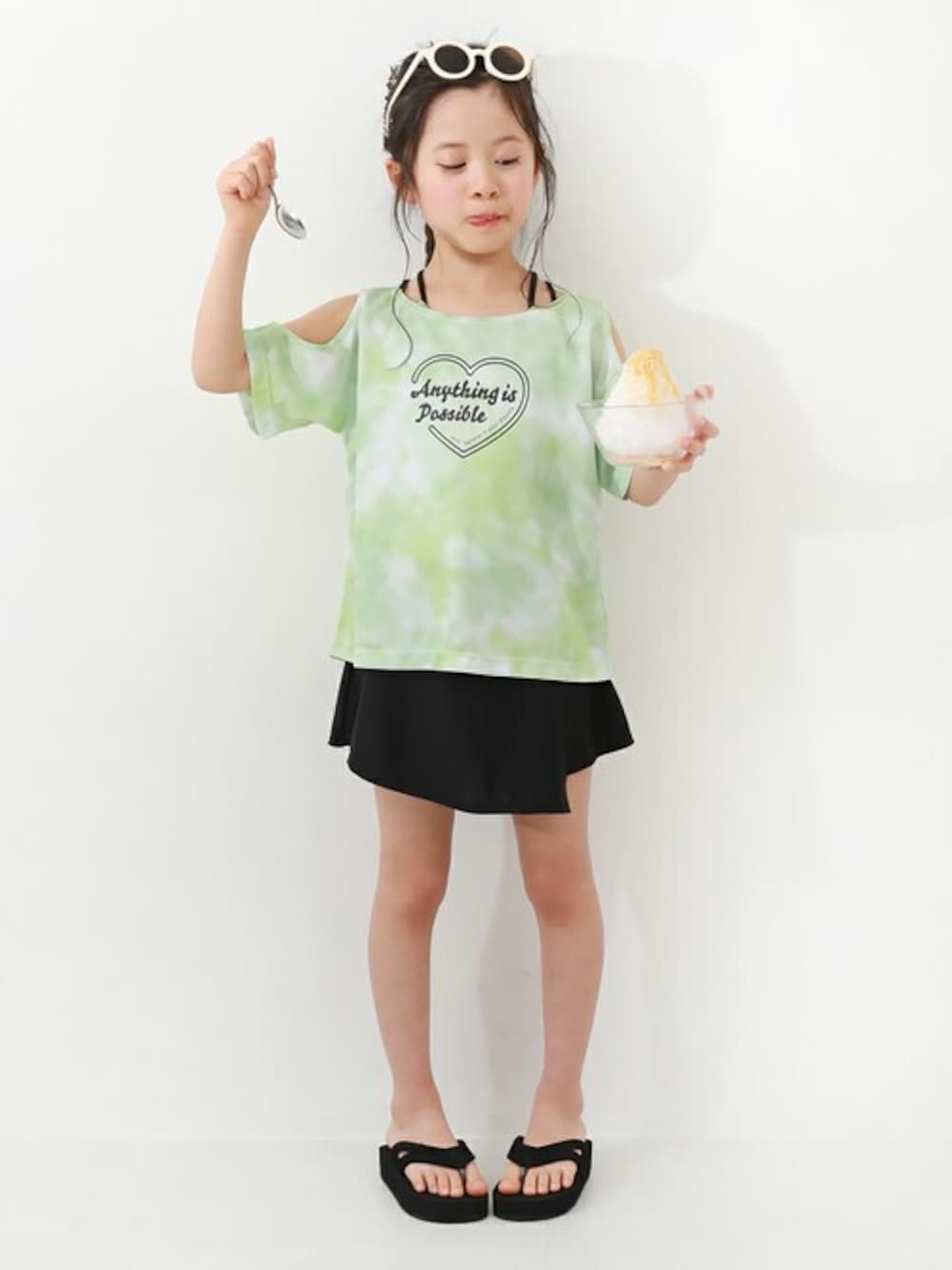 「タイダイ柄、キッズコーデ、水着、セパレート、デビロック、キッズファッション、devirock」｜「devirockのタイダイ セパレート水着（水着、グリーン系）」を使った、devirockさん（キッズ・120cm）の夏コーディネートの1枚目の写真