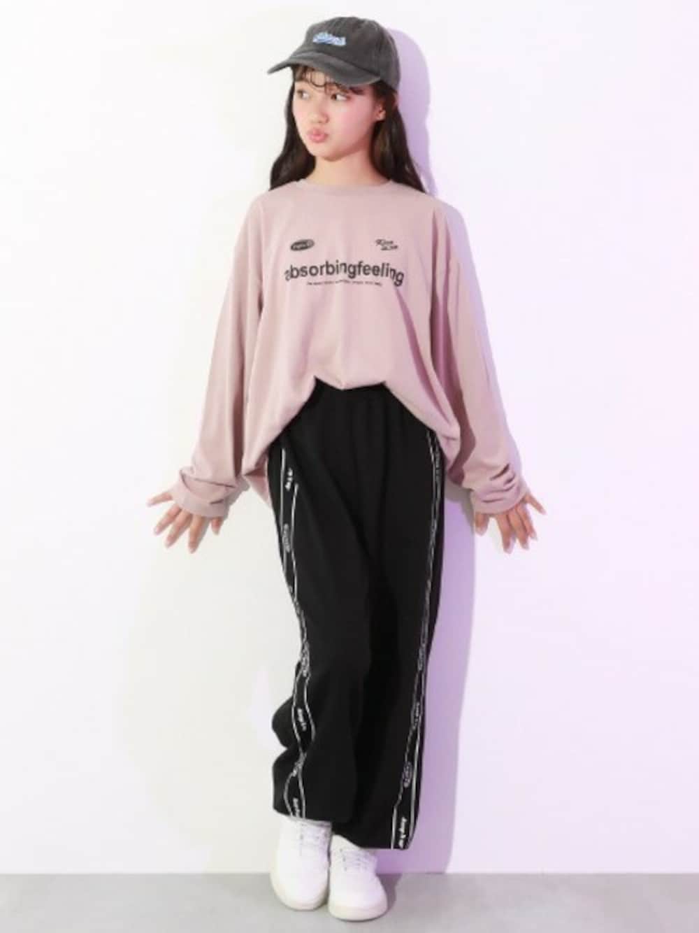 「お出かけコーデ、キッズコーデ、ダンス、デビロック、秋冬コーデ、キッズファッション、ダンスコーデ、devirock」｜「devirockの【DANCE】そのまま踊れる 入門セットアップ（セットアップ、その他）」を使った、devirockさん（キッズ・110cm）の秋コーディネートの1枚目の写真