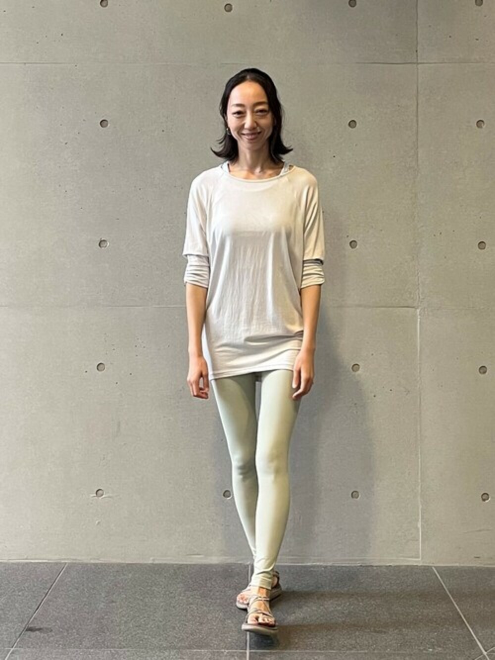 「レギンス、ヨガ、ＵＶカット、ワークアウト、julier、水陸両用、ホットヨガ、ヨガウェア、ジュリエ、Julier Yoga and Relax」｜「Julier Yoga and RelaxのJulier YOGA FITレギンス (定番)（レギンス/スパッツ、グリーン系）」を使った、Julierさん（レディース・163cm）の冬コーディネートの1枚目の写真