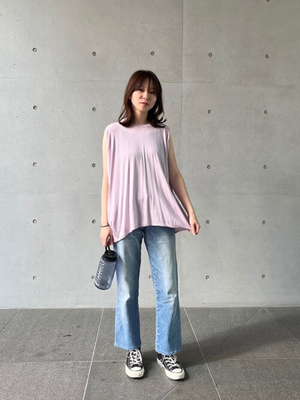 「ランニングスタイル、ヨガ、リラックススタイル、ノースリーブ、タンブラー、デイリーカジュアル、ピラティス、julier、ジュリエ、Julier Yoga and Relax」｜「Julier Yoga and RelaxのJulier エコリヨセルベア天ノースリーブトップス（Tシャツ/カットソー、ピンク系）」を使った、Julierさん（レディース・160cm）の春コーディネートの1枚目の写真