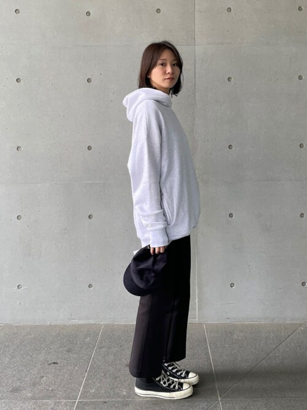 「カジュアル、パーカー、コーデュロイキャップ、julier、ジュリエ、Julier Yoga and Relax」｜「Julier Yoga and RelaxのJulier コーデュロイキャップ（キャップ、ブルー系）」を使った、Julierさん（レディース・163cm）の秋コーディネートの1枚目の写真