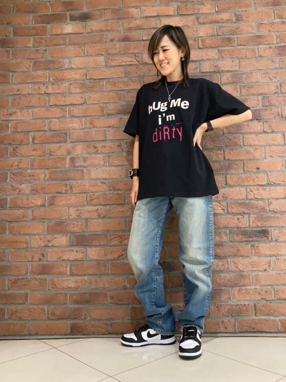 「デニム、アメカジ、コラボ、Tシャツ、ラフコーデ、ヒステリックグラマー、ストレート、sonic youth、HYSTERIC GLAMOUR」｜「HYSTERIC GLAMOURのPUD加工 50’S XXデニムストレートパンツ（デニムパンツ、ブルー系）」を使った、Yukaさん（レディース・155cm）の夏コーディネートの1枚目の写真