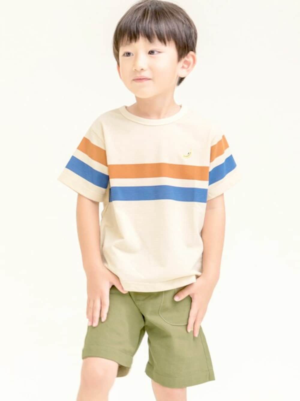 「夏、ハーフパンツ、ボーダートップス、シンプルコーデ、夏コーデ、半袖Ｔシャツ、バナナ柄、刺繍トップス、DILASH、テープデザイン」｜「DILASHのラインテープバナナ刺繍Tシャツ（Tシャツ/カットソー、ホワイト系）」を使った、DIL baby&kids shopさん（キッズ・108cm）の春コーディネートの1枚目の写真