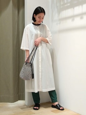 「アイテム（タンクトップ、グレー系）」を使った、harukaさん（レディース・156cm）の春コーディネート