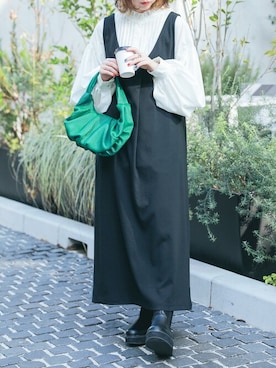 「osharewalker」｜「アイテム（ジャンパースカート）」を使った、osharewalker staffさん（レディース・155cm）の冬コーディネート