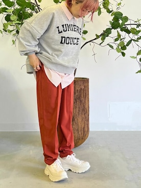 「osharewalker」｜「アイテム（スウェット）」を使った、osharewalker staffさん（レディース・153cm）の春コーディネート