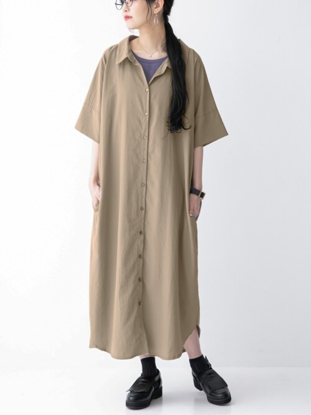 「カジュアル、シンプル、タンクトップ、シャツワンピ、ootd、ゆるコーデ、着回しコーデ、オシャレウォーカー、n'Or、osharewalker」｜「n'OrLABELの『ロングシャツワンピース』（シャツワンピース、ベージュ系）」を使った、osharewalker staffさん（レディース・162cm）の夏コーディネートの1枚目の写真