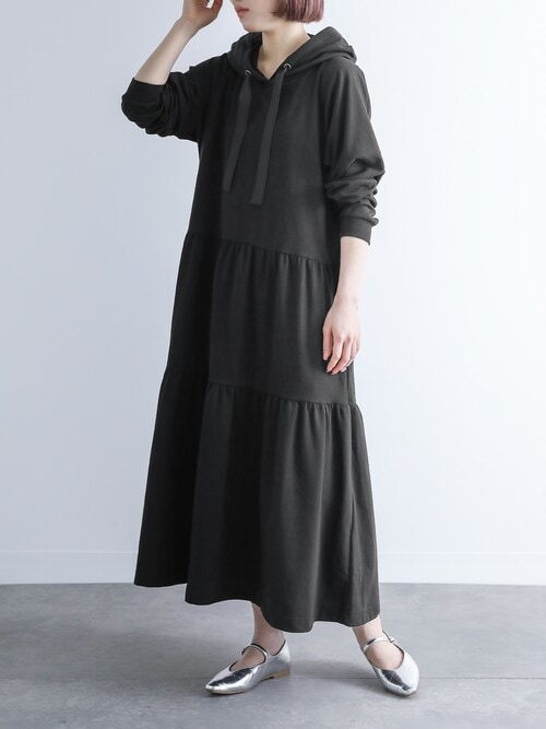 ご予約です　バレンチィノブラック パーカーワンピース ご予約です バレンチィノブラック パーカーワンピース - メルカリ