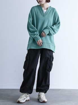 「osharewalker」｜「アイテム（スウェット）」を使った、osharewalker staffさん（レディース・164cm）の春コーディネート