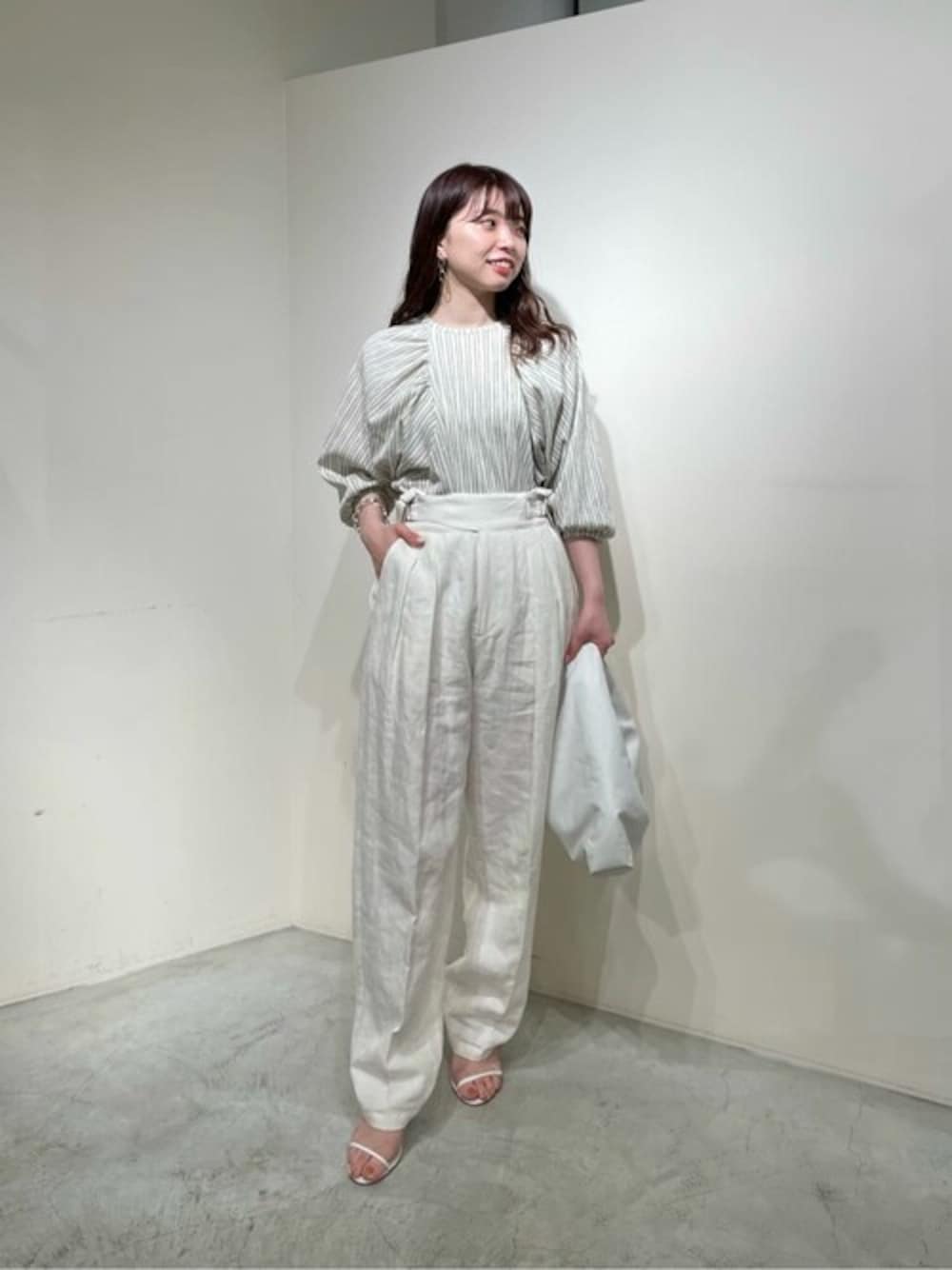 長谷川京子さんコラボ】サスペンダーパンツを使ったショップスタッフの