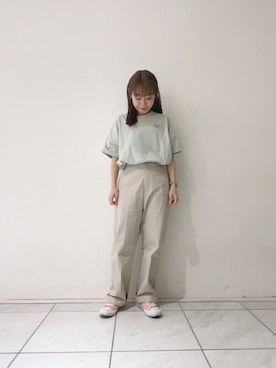 「刺繍」｜「アイテム（チノパンツ）」を使った、よしかわさん（レディース・151cm）の春コーディネート