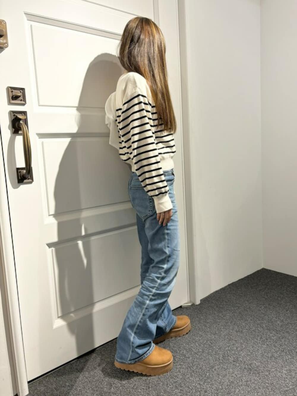 「デニム、ブーツ、厚底、厚底シューズ、デニムコーデ、厚底ブーツ、秋コーデ、vivian 、viviancollection」｜「VIVIANの厚底サイドゴアムートンブーツ（ブーツ、イエロー系）」を使った、Tsumuさん（レディース・151cm）の秋コーディネートの1枚目の写真