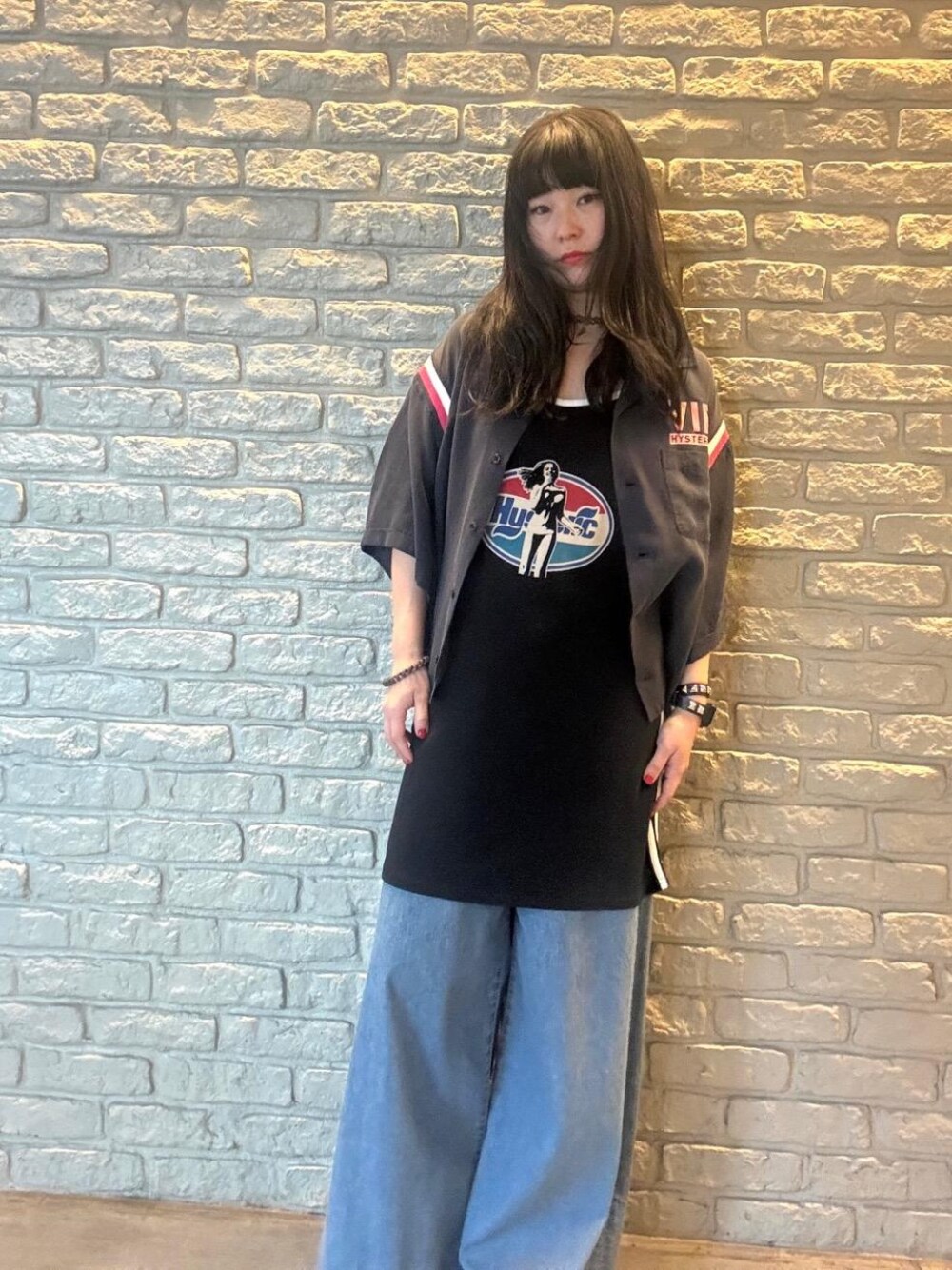 「ストリート、ヒステリックグラマー、HYSTERIC GLAMOUR、シャツ 、ワイドパンツ 」｜「HYSTERIC GLAMOURのFANTASTIC GIRL ワンピース（ワンピース、ブラック系）」を使った、fukuchanさん（レディース・154cm）の春コーディネートの1枚目の写真