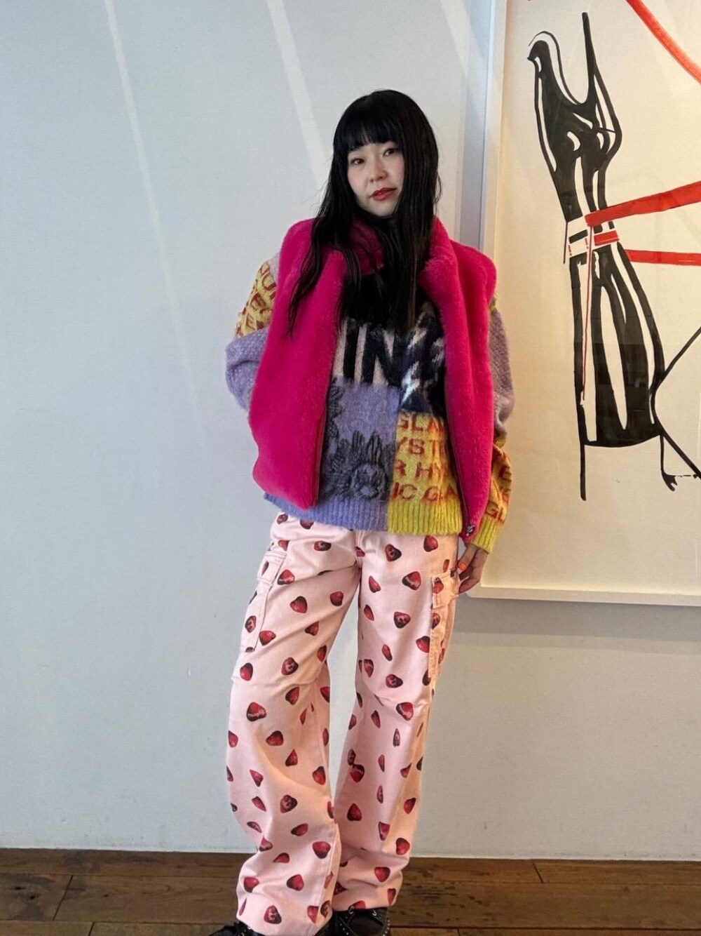 「ベスト、総柄、カーゴ、ヒステリックグラマー、HYSTERIC GLAMOUR、ニット 」｜「HYSTERIC GLAMOURのSKULL BERRY柄 カーゴパンツ（カーゴパンツ、ピンク系）」を使った、fukuchanさん（レディース・154cm）の秋コーディネートの1枚目の写真