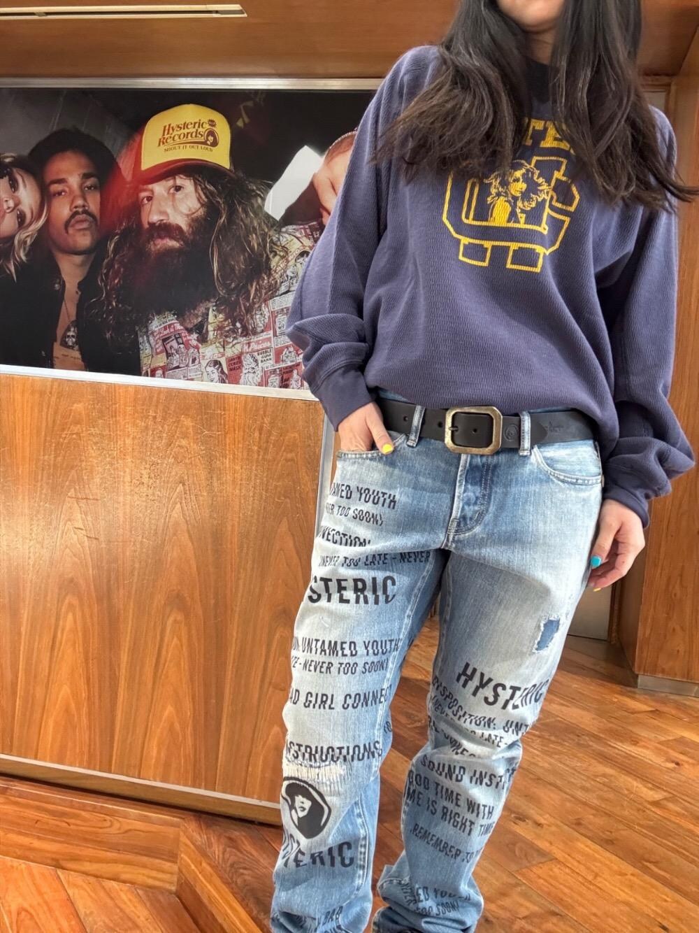 「ストリート、ベルト、ラフコーデ、ヒステリックグラマー、HYSTERIC GLAMOUR」｜「HYSTERIC GLAMOURのH SCHOOL スウェット（スウェット、ブルー系）」を使った、fukuchanさん（レディース・154cm）の冬コーディネートの1枚目の写真