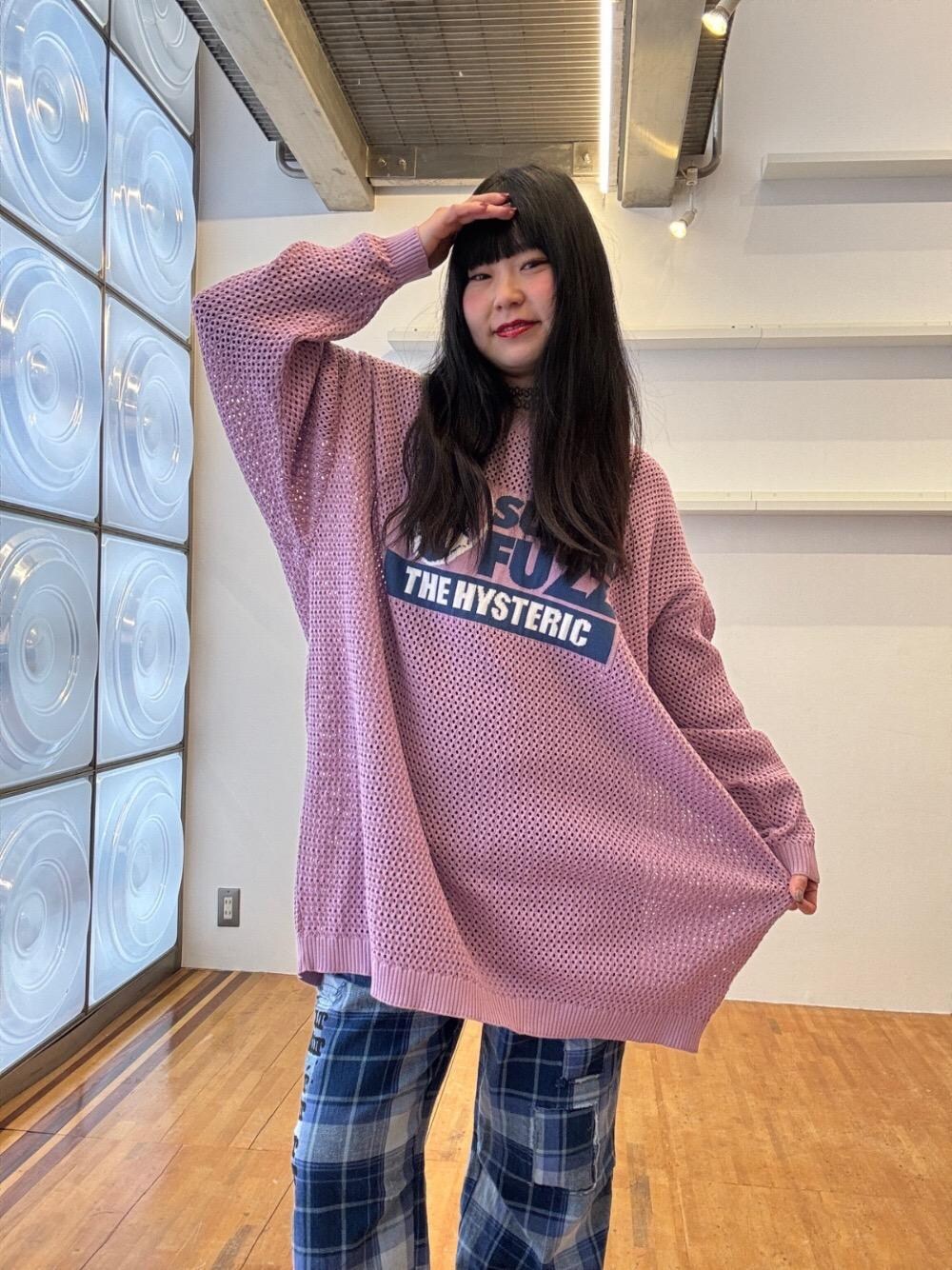 「ストリート、ラフコーデ、HYSTERIC GLAMOUR」｜「HYSTERIC GLAMOURのTYPE LOGO リメイクチェックパンツ（その他パンツ、ブルー系）」を使った、fukuchanさん（レディース・154cm）の冬コーディネートの1枚目の写真