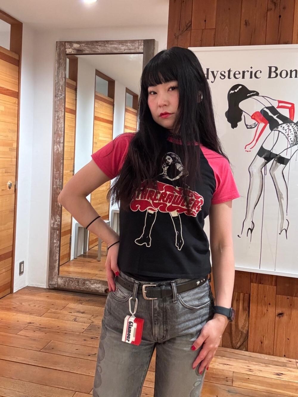 「コラボ、ストリート、ラフコーデ、ヒステリックグラマー、スタークローラー、HYSTERIC GLAMOUR」｜「HYSTERIC GLAMOURのSIMPLE STUDSベルト（ベルト、ブラック系）」を使った、fukuchanさん（レディース・154cm）の春コーディネートの1枚目の写真