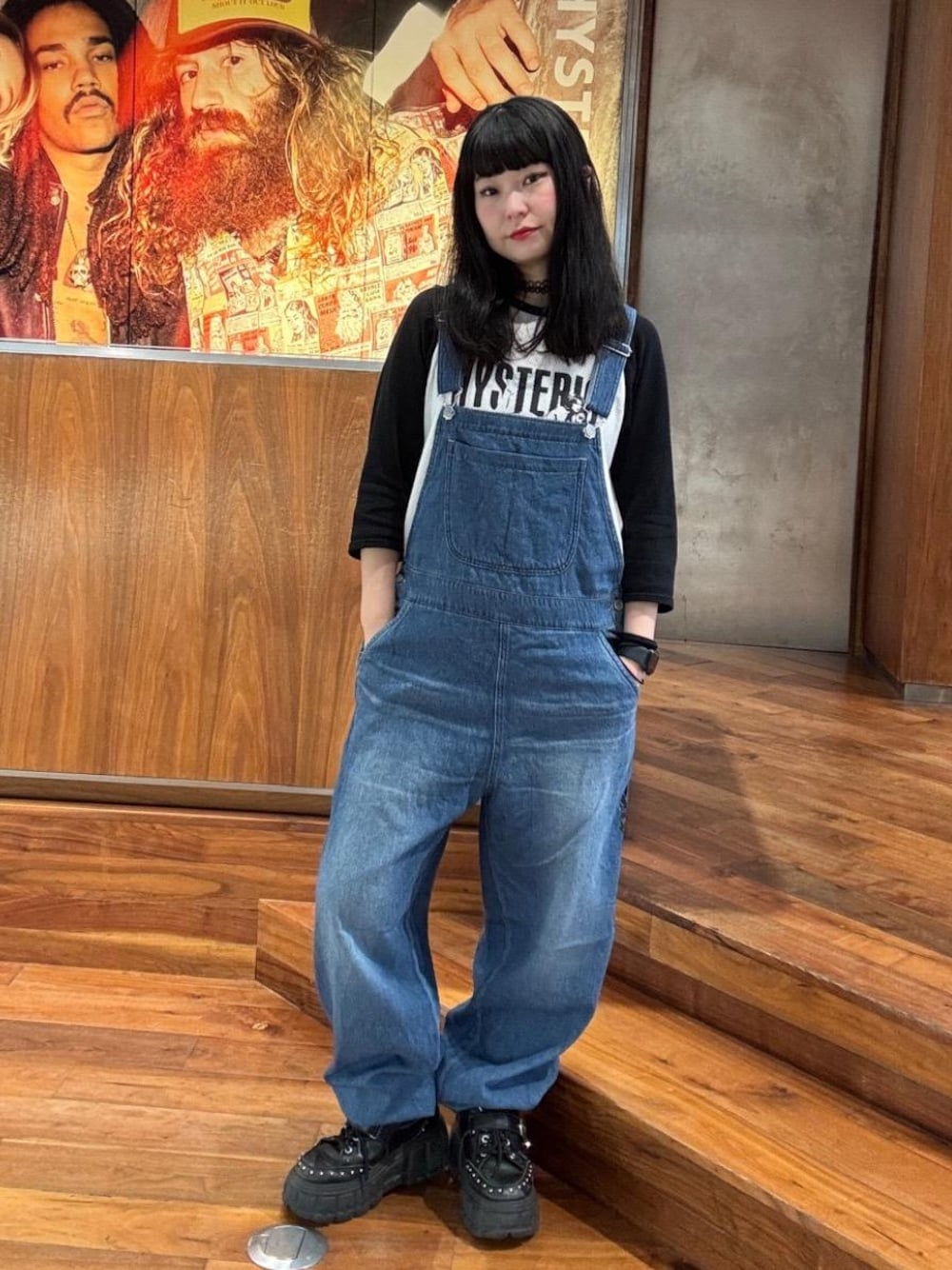 「オーバーオール、ストリート、ヒステリックグラマー、HYSTERIC GLAMOUR、デニム 」｜「HYSTERIC GLAMOURのHYSTERIC AGENT 七分袖Tシャツ（Tシャツ/カットソー、ホワイト系）」を使った、fukuchanさん（レディース・154cm）の春コーディネートの1枚目の写真