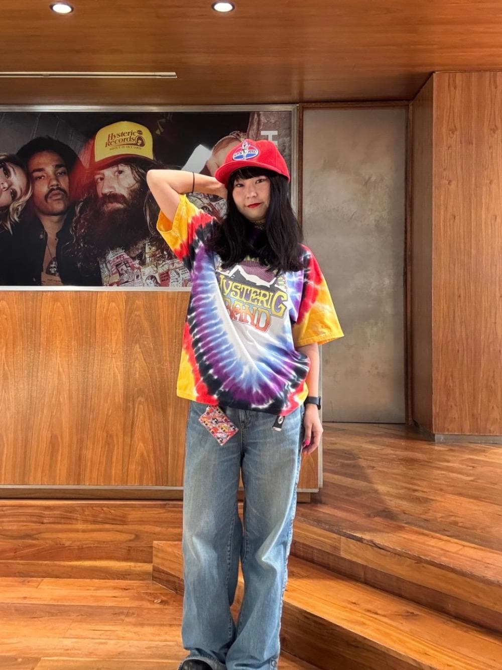 「Tシャツ、ストリート、ヒステリックグラマー、ダイダイ、HYSTERIC GLAMOUR、デニム 」｜「HYSTERIC GLAMOURのサイドオープンデニムパンツ（デニムパンツ、ブルー系）」を使った、fukuchanさん（レディース・154cm）の夏コーディネートの1枚目の写真