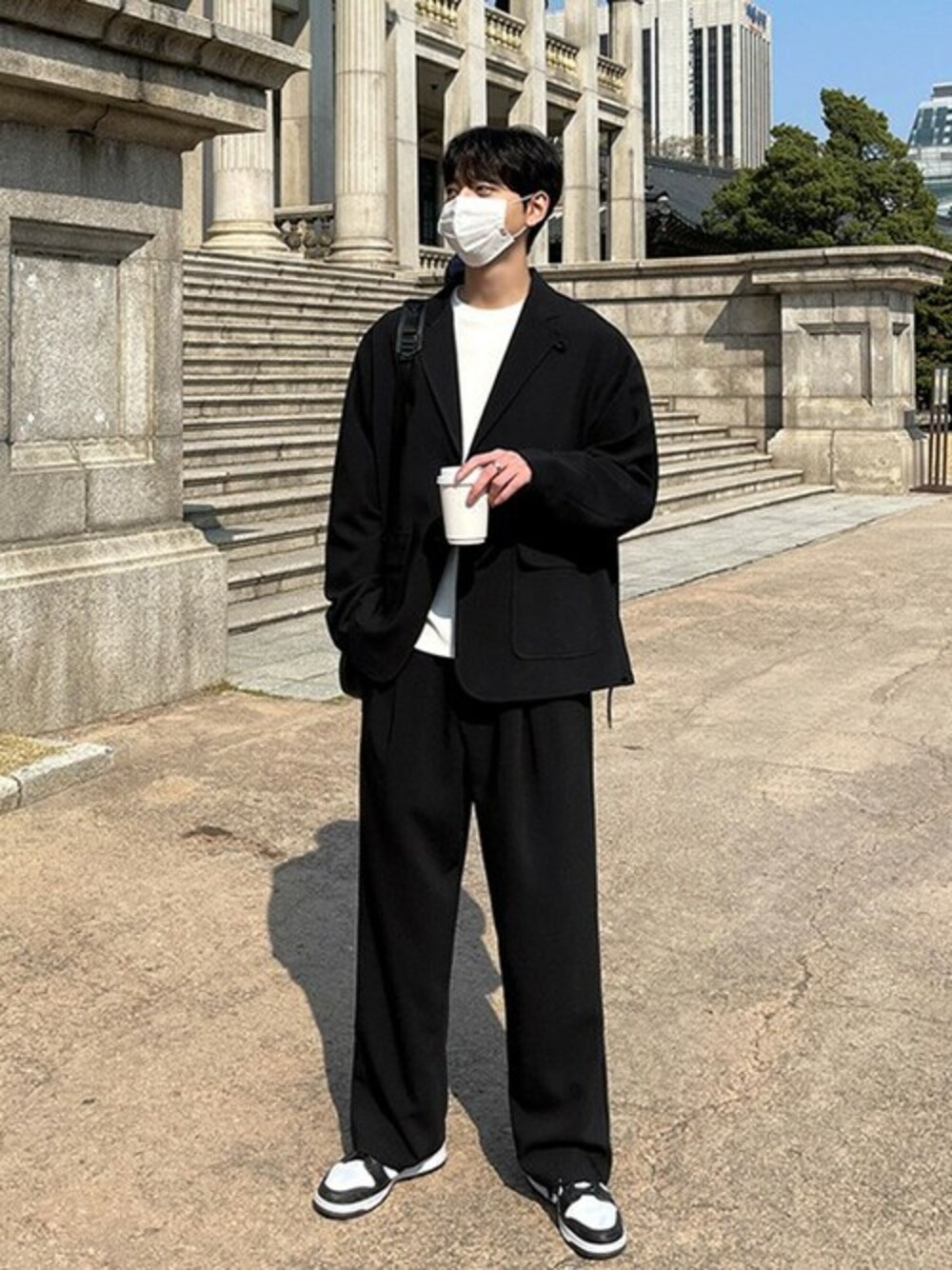 「セットアップ、men、コーディネート、セットアップスタイル、韓国ブランド、韓国ファッション、menswear、毎日コーデ、jogunshop」｜「JOGUNSHOPのスカレットオーバーフィットシングルジャケット設定（セットアップ、ブラック系）」を使った、jogunshopさん（メンズ・180cm）の春コーディネートの1枚目の写真