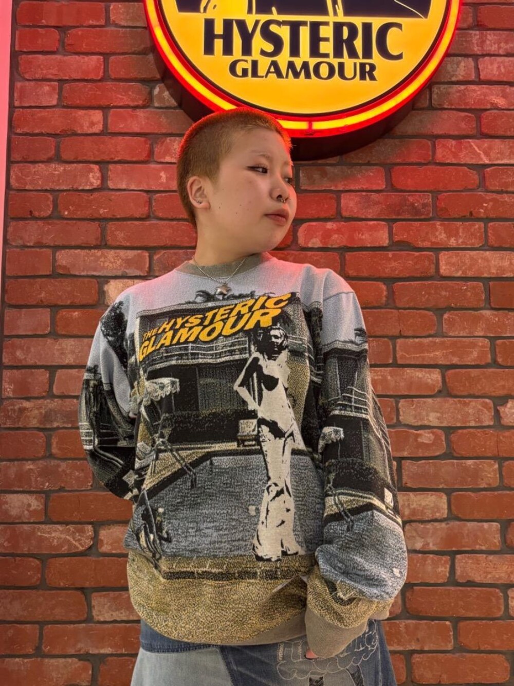 「スウェット、アメカジ、ストリート、冬コーデ、総柄、ヒステリックグラマー、HYSTERIC GLAMOUR」｜「HYSTERIC GLAMOURのPOOL SIDEジャカード スウェット（スウェット、その他）」を使った、ニチさん（レディース・152cm）の冬コーディネートの1枚目の写真