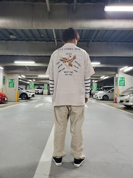 「AVIREX（アヴィレックス）のアイテム（スリッポン）」を使った、松下晋弥さん（メンズ・168cm）の春コーディネート