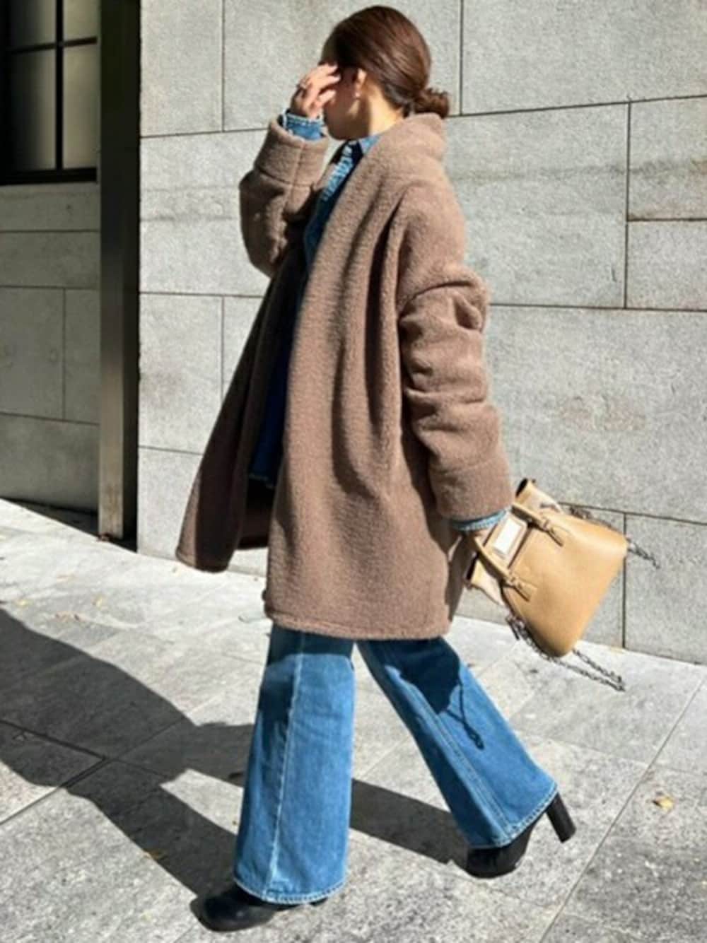 「コート、ボア、きれいめコーディネート、ボンディング、モカ、ボアコート、エマテイラー、Emmataylor、styledoor、スタイルドア」｜「Emma Taylorのボンディングボアコート（その他アウター、ブラウン系）」を使った、STYLEDOORさん（レディース・153cm）の秋コーディネートの1枚目の写真