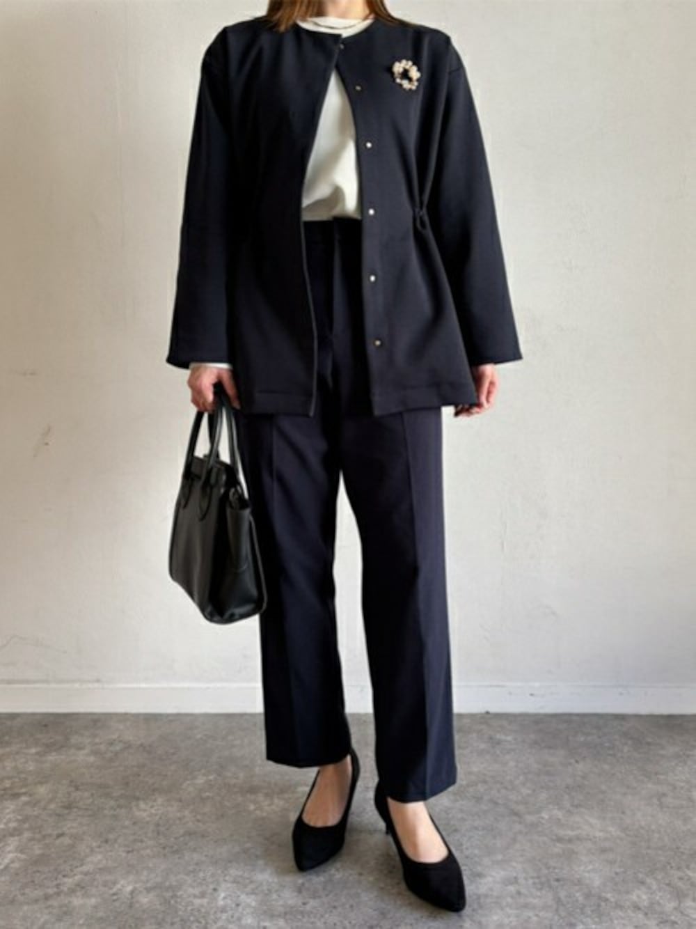 「ネイビー、ノーカラー、きれいめコーディネート、ノーカラーコート、ミドルコート、ダンボール、エマテイラー、Emmataylor、styledoor、スタイルドア」｜「Emma Taylorのダンボールノーカラーミドルコート（ノーカラーコート、ブルー系）」を使った、STYLEDOORさん（レディース・158cm）の冬コーディネートの1枚目の写真
