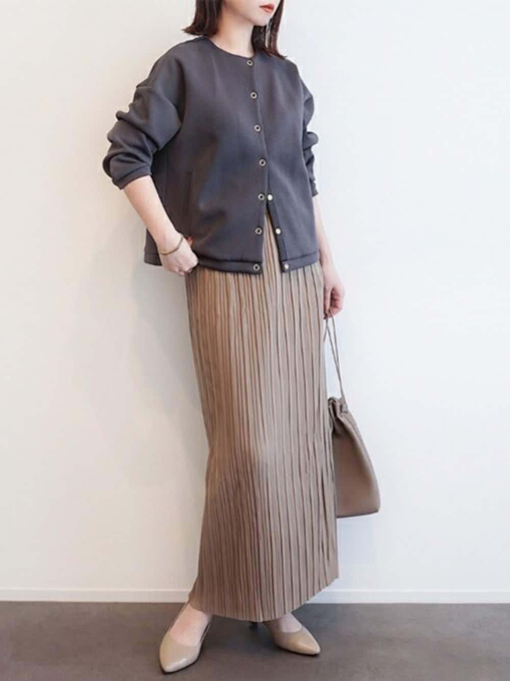 「ジャケット、ノーカラー、ノーカラージャケット、ダンボール、チャコールグレー、春トップス、エマテイラー、Emmataylor、styledoor、スタイルドア」｜「Emma Taylorの【春トップス】ダンボールノーカラージャケット（ノーカラージャケット、グレー系）」を使った、STYLEDOORさん（レディース・157cm）の春コーディネートの1枚目の写真