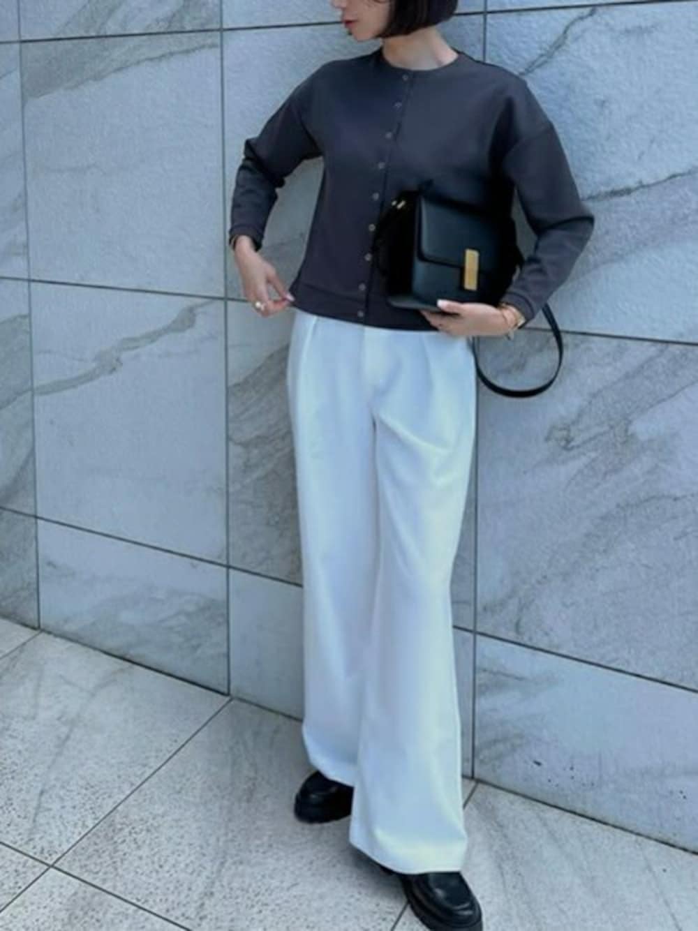 「ジャケット、ノーカラー、きれいめコーディネート、ノーカラージャケット、チャコールグレー、エマテイラー、Emmataylor、styledoor、スタイルドア、ライトダンボール」｜「Emma Taylorのライトダンボールノーカラージャケット（ノーカラージャケット、グレー系）」を使った、STYLEDOORさん（レディース・168cm）の春コーディネートの1枚目の写真