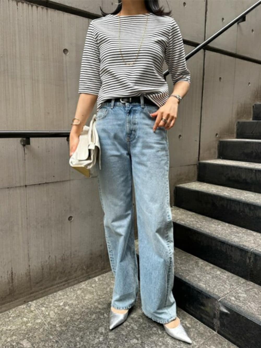 「ボーダー、Tシャツ、プルオーバー、ボートネック、ハーフスリーブ、エム、em、styledoor、スタイルドア、ライトダンボール」｜「eMのライトダンボールボートネックハーフスリーブプルオーバー（Tシャツ/カットソー、ホワイト系）」を使った、STYLEDOORさん（レディース・165cm）の春コーディネートの1枚目の写真
