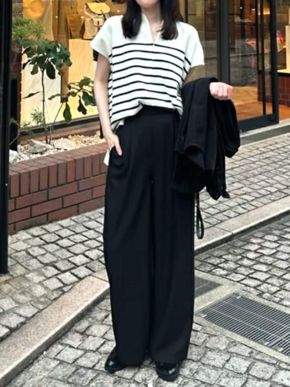 「ニット、ニットトップス、ボーダー、２ＷＡＹ、エマテイラー、Emmataylor、styledoor、スタイルドア、フロント2WAY」｜「Emma Taylorのフロント2wayニットトップス（ニット/セーター、ホワイト系）」を使った、STYLEDOORさん（レディース・163cm）の夏コーディネートの1枚目の写真