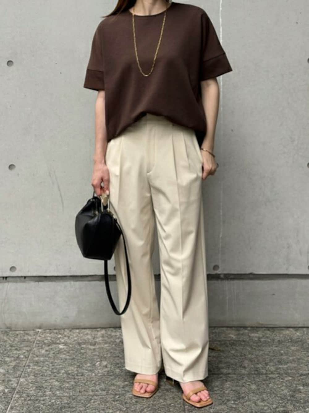 「プルオーバー、きれいめコーディネート、ブラウン、きれいめカジュアル、ダブルスリーブ、エマテイラー、Emmataylor、styledoor、スタイルドア」｜「Emma Taylorのダブルスリーブプルオーバー（Tシャツ/カットソー、ブラウン系）」を使った、STYLEDOORさん（レディース・158cm）の夏コーディネートの1枚目の写真